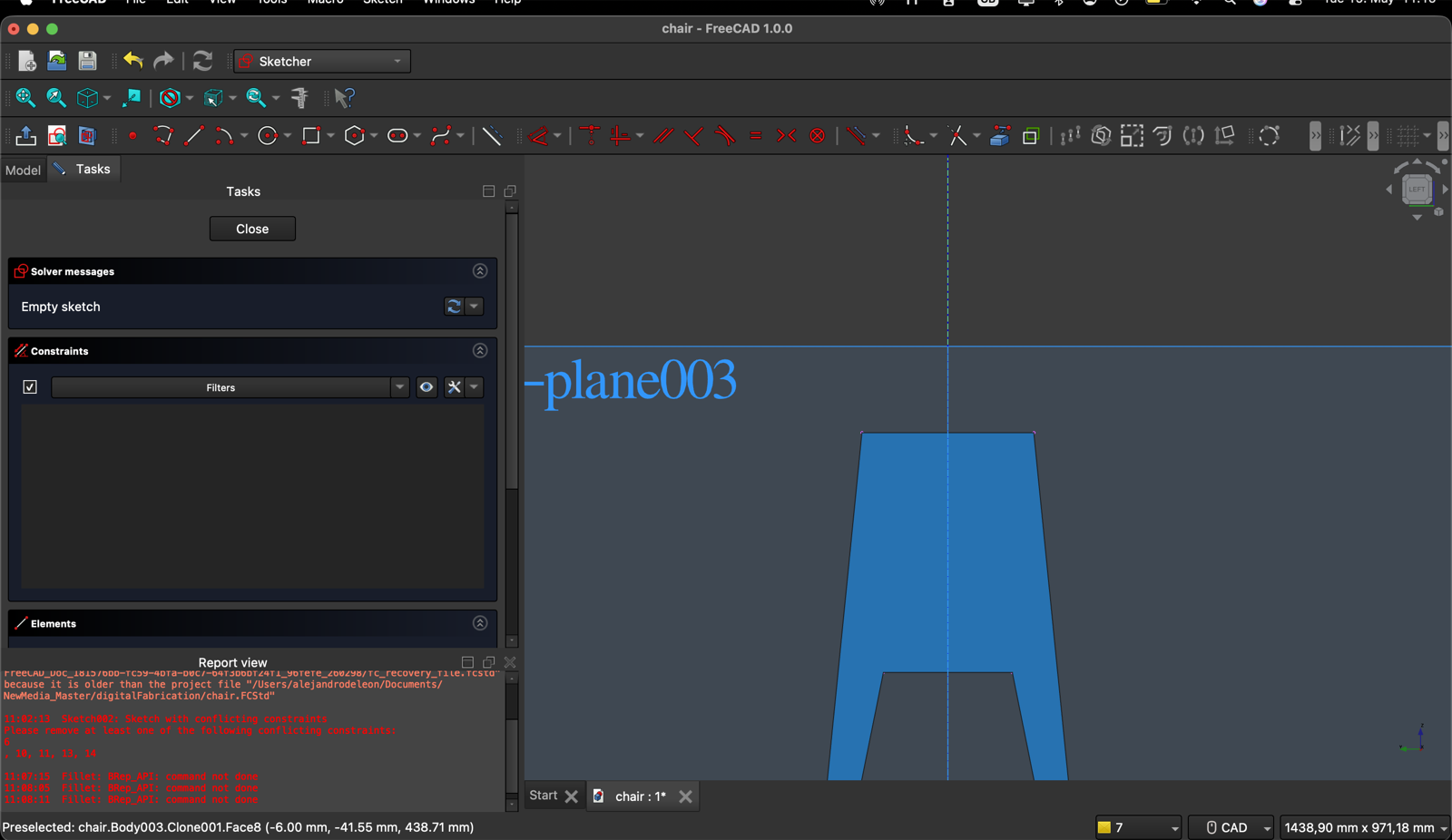 Front view in FreeCAD showing the trapezoidal legs with the upper tabs that engage the top piece