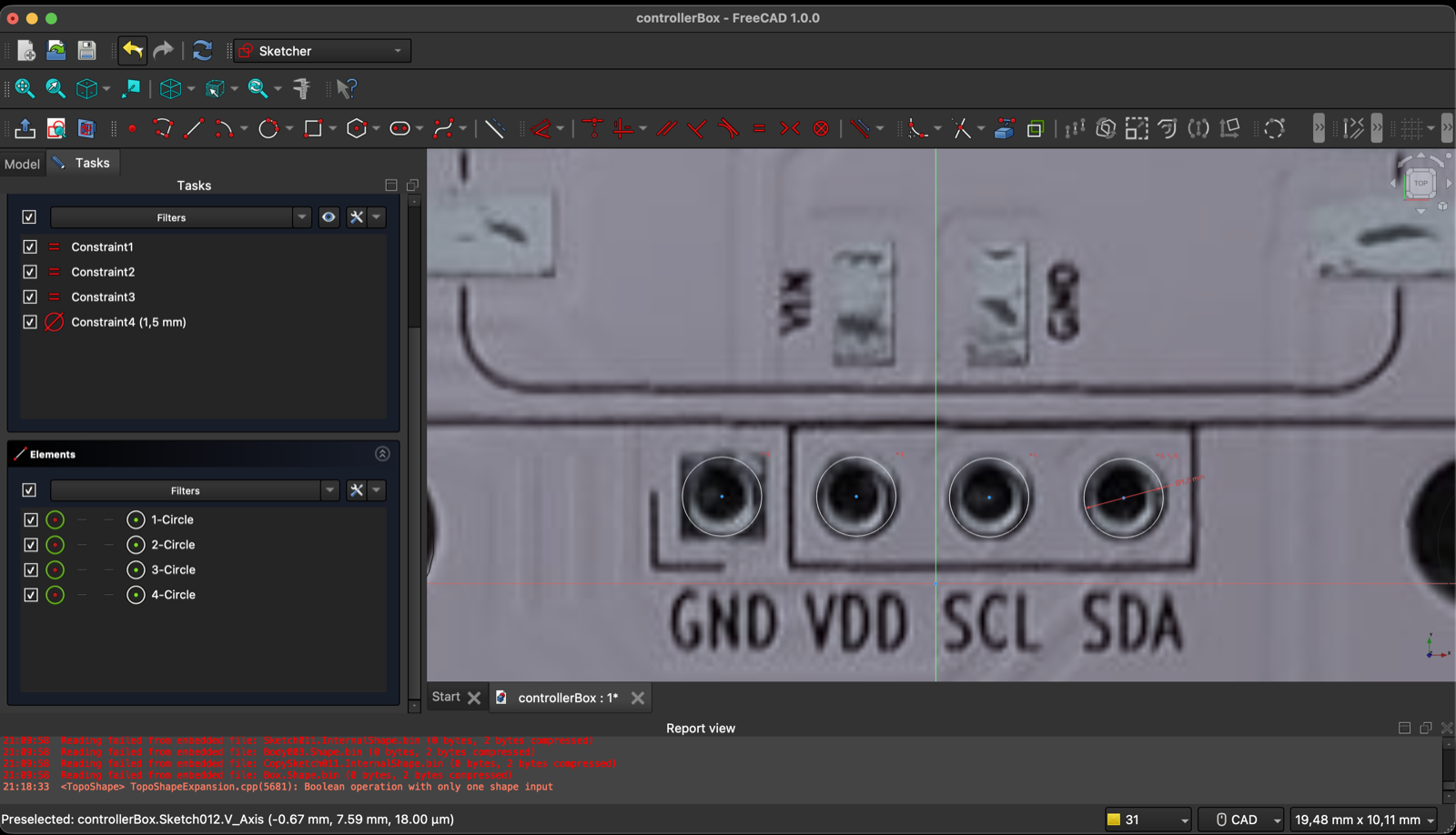 FreeCAD Sketcher showing fully constrained sketch with all elements highlighted in green